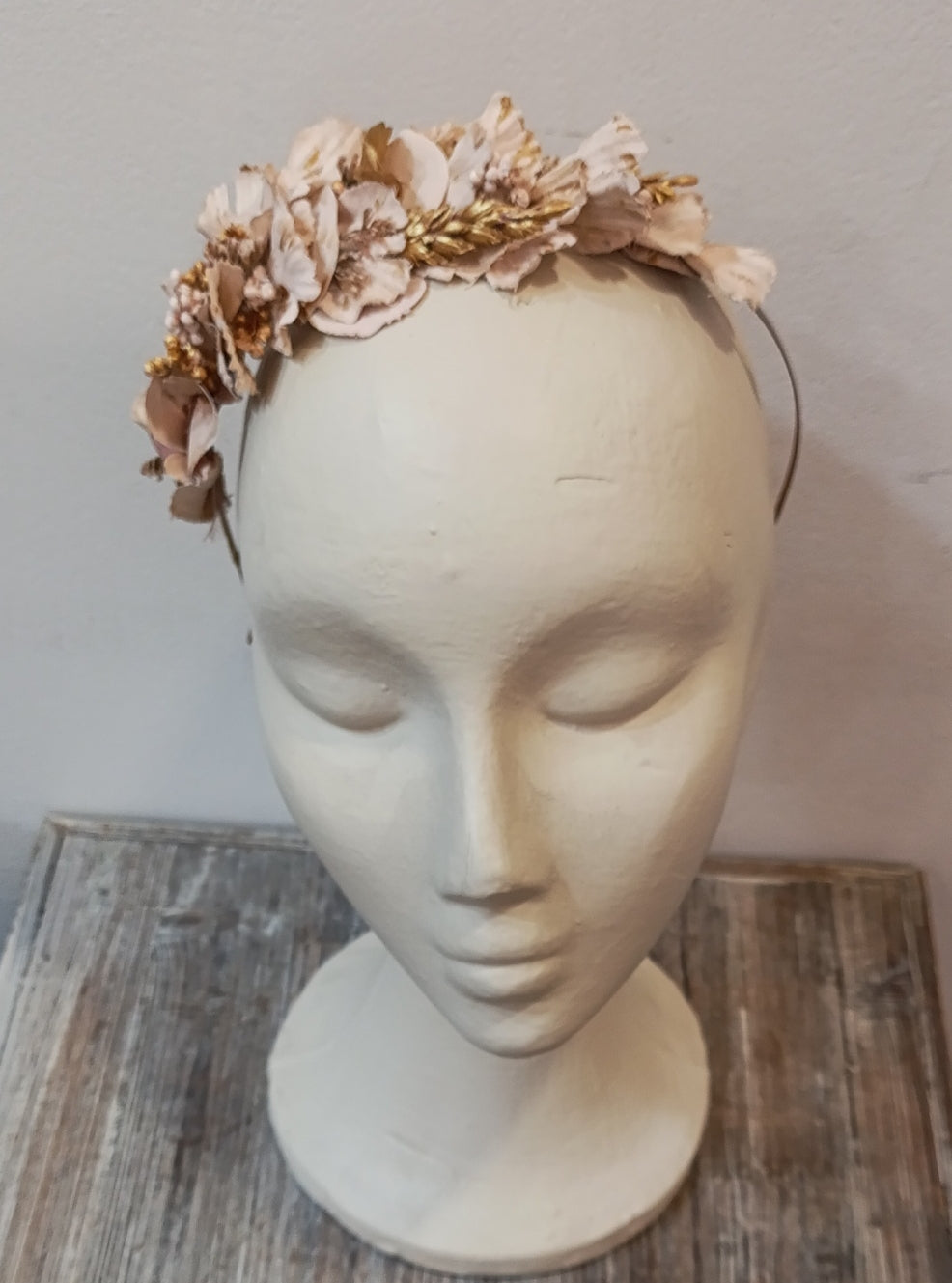 DIADEMA FLORES LATERAL ROSA-DORADO