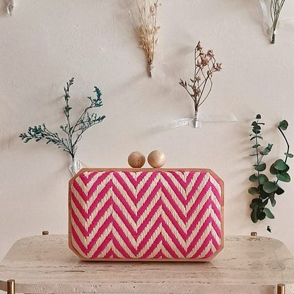 CLUTCH RAFIA ZIG ZAG ROSA
