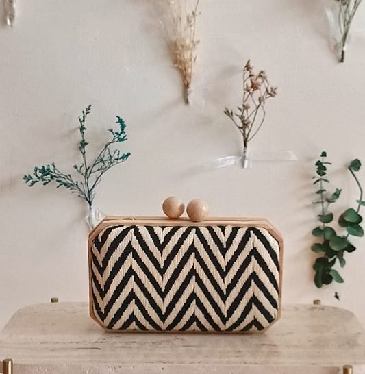 CLUTCH RAFIA ZIG ZAG NEGRO